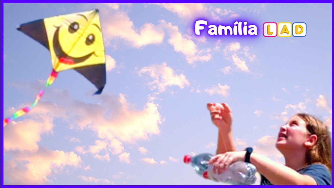 Laurinha soltando pipa - Empinando pipa Asa Delta | Fam&iacute;lia LAD!