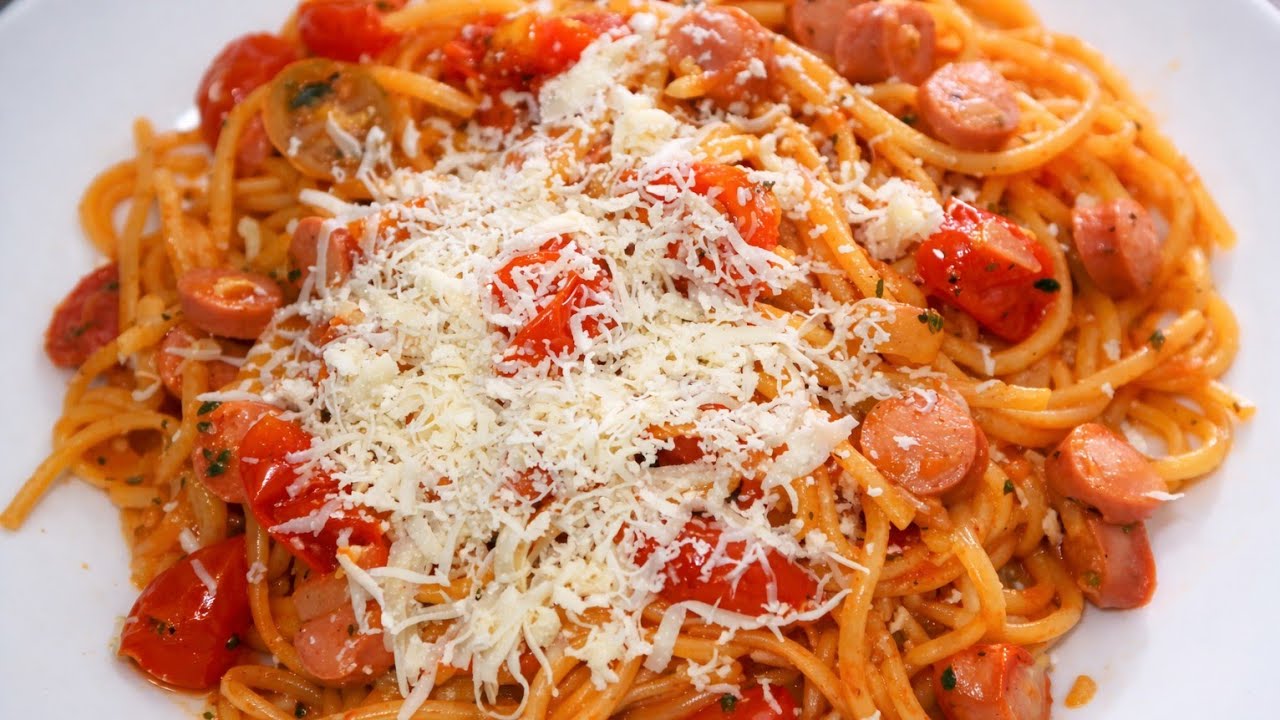 Receta Fácil de Espaguetis con Salchichas y Tomates Cherry 🍝