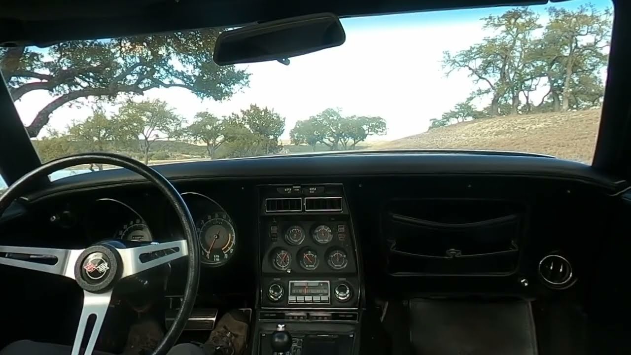 Chevrolet Corvette Coupe 1970 года выпуска, двигатель LS5 454/390, комплектация Drive Along 407923.