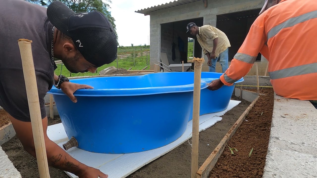 Colocando Isopor para receber a Piscina