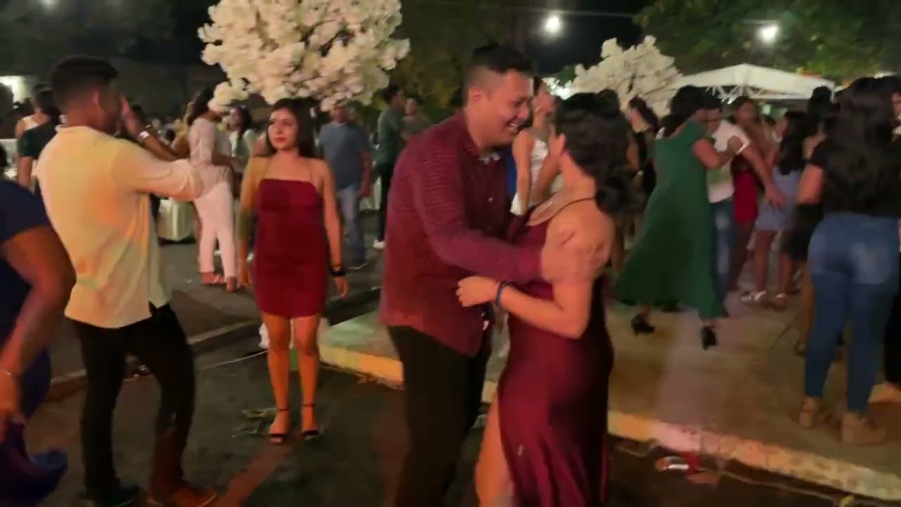 Así bailó la novia y sus damas de honor Boda de Misael y Jennifer