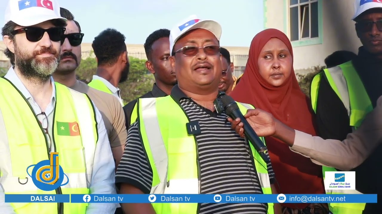 Gudoomiye Mungaab & Safiirka Turkiga ee Soomaaliya oo Olole Nadaafadeed ka sameeyey Xeebta Liido