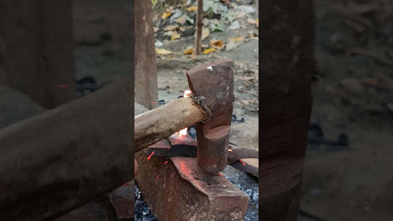Blacksmith's show her real hammering  skills #metalworking #blacksmith