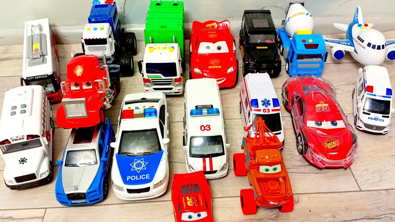 救急車のミニカーが走ります。サイレンありで坂道走行☆緊急走行| Ambulance minicarruns in an emergency with sirens!