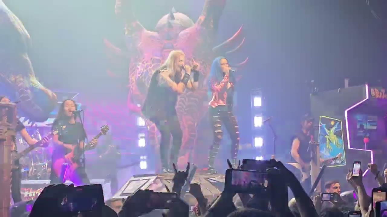 DragonForce feat. alissa white-gluz - Wildest Dreams @MTelus - Montreal (05-11-2023)