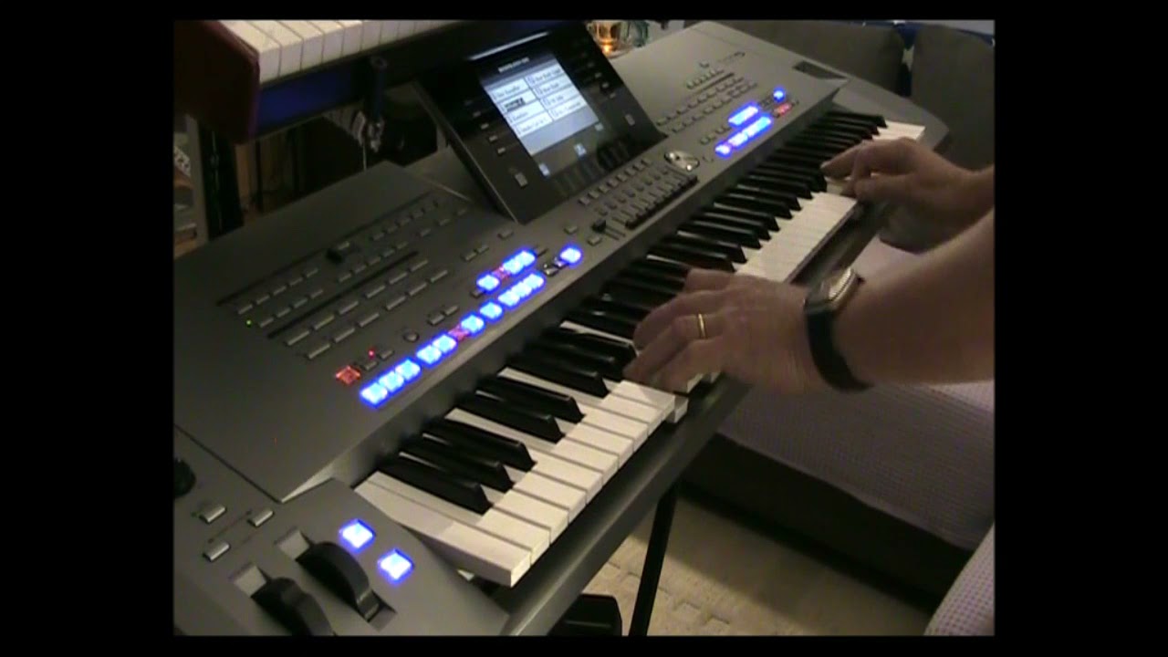 Cover of Sultans Of Swing Yamaha Tyros 5