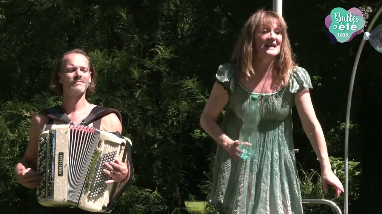 Bulle d'été du 7 aout au parc Faugère à Verneuil (27) avec Mme Tantale de la cie Acidu