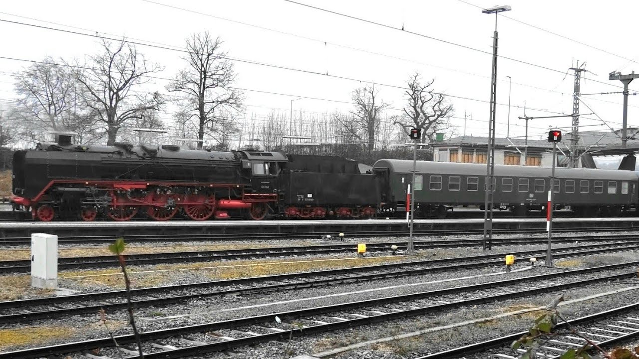 Lindau Bodensee: Dampflok 01 066 mit V100 Bayernbahn auf der Insel, Captrain BR186 gab es auch
