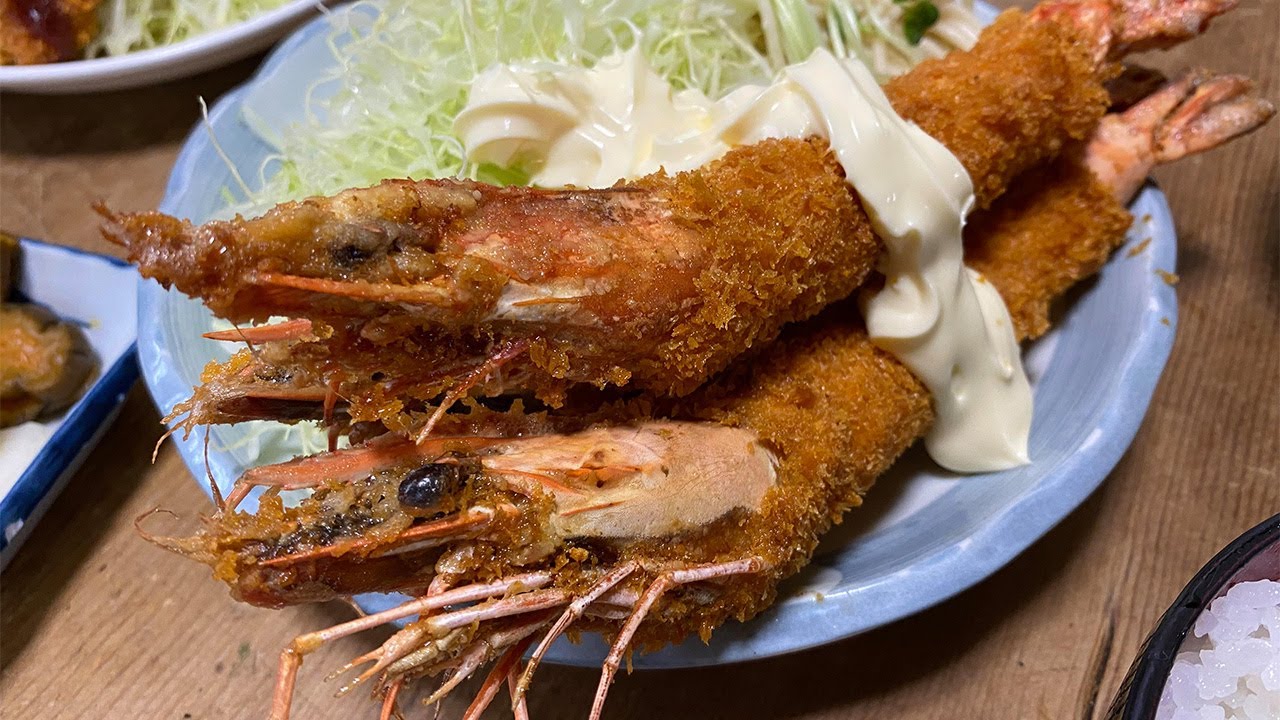 【定食】ド迫力のエビフリャー定食！ぶっとい3本がどどん！！小鉢もたくさんついてこのお値段！！伊賀市の陣屋さん