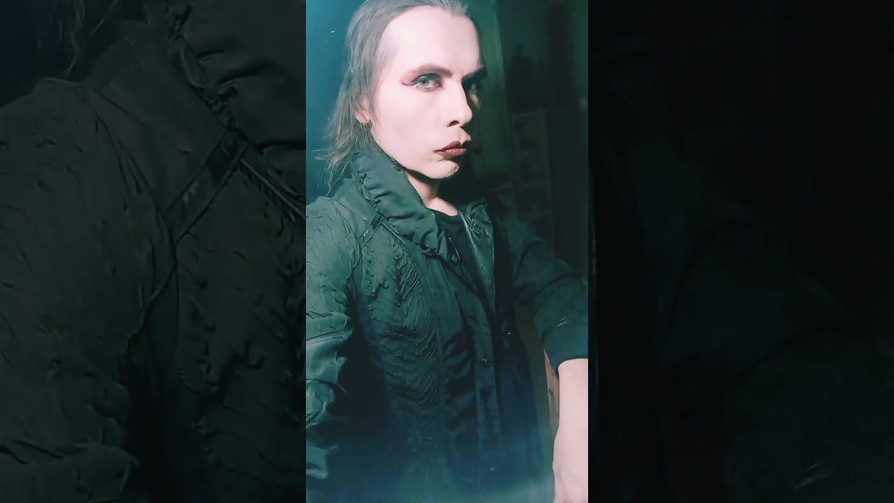 Muscle goth guy cosplay poser moments 