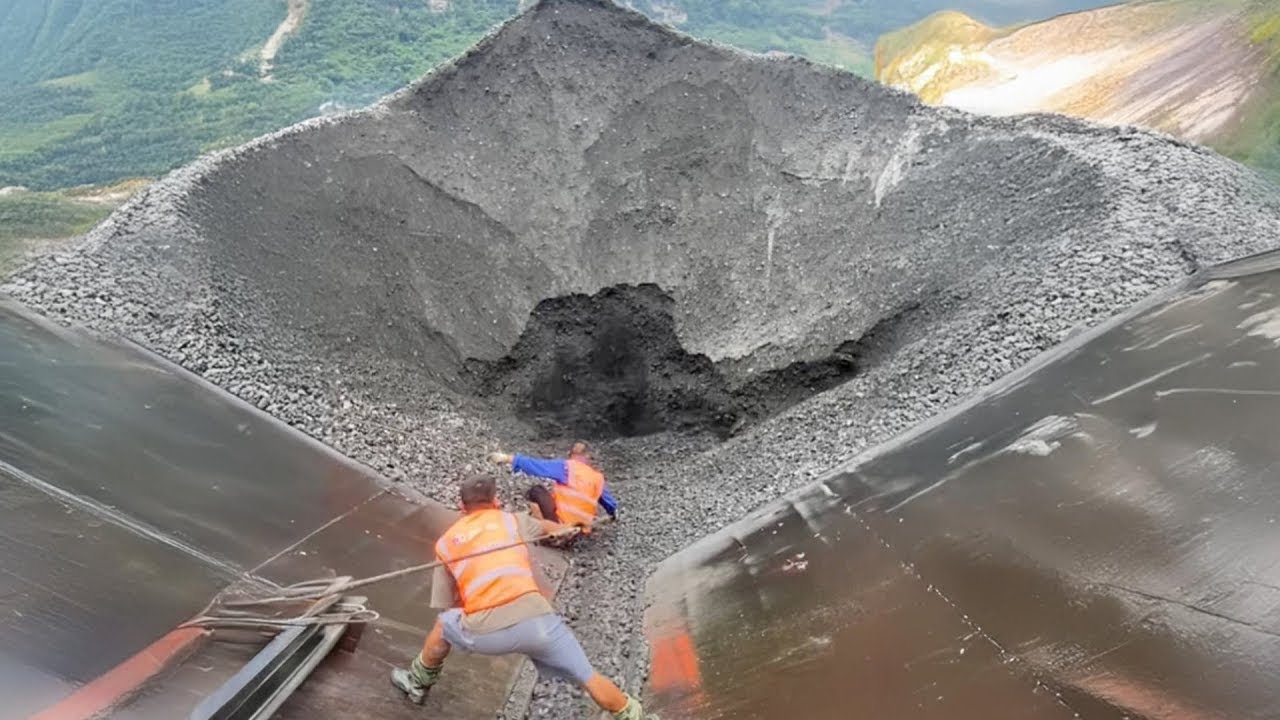 Barge unloading 8000 tons of phosphate rock Part 3 - fast and smooth flow - Vlog of work on barge