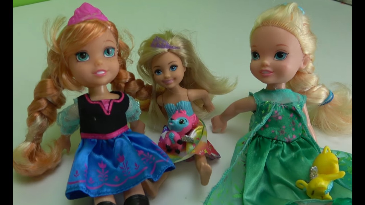 Elsa and Anna toddlers win Hatchimals from the claw machine