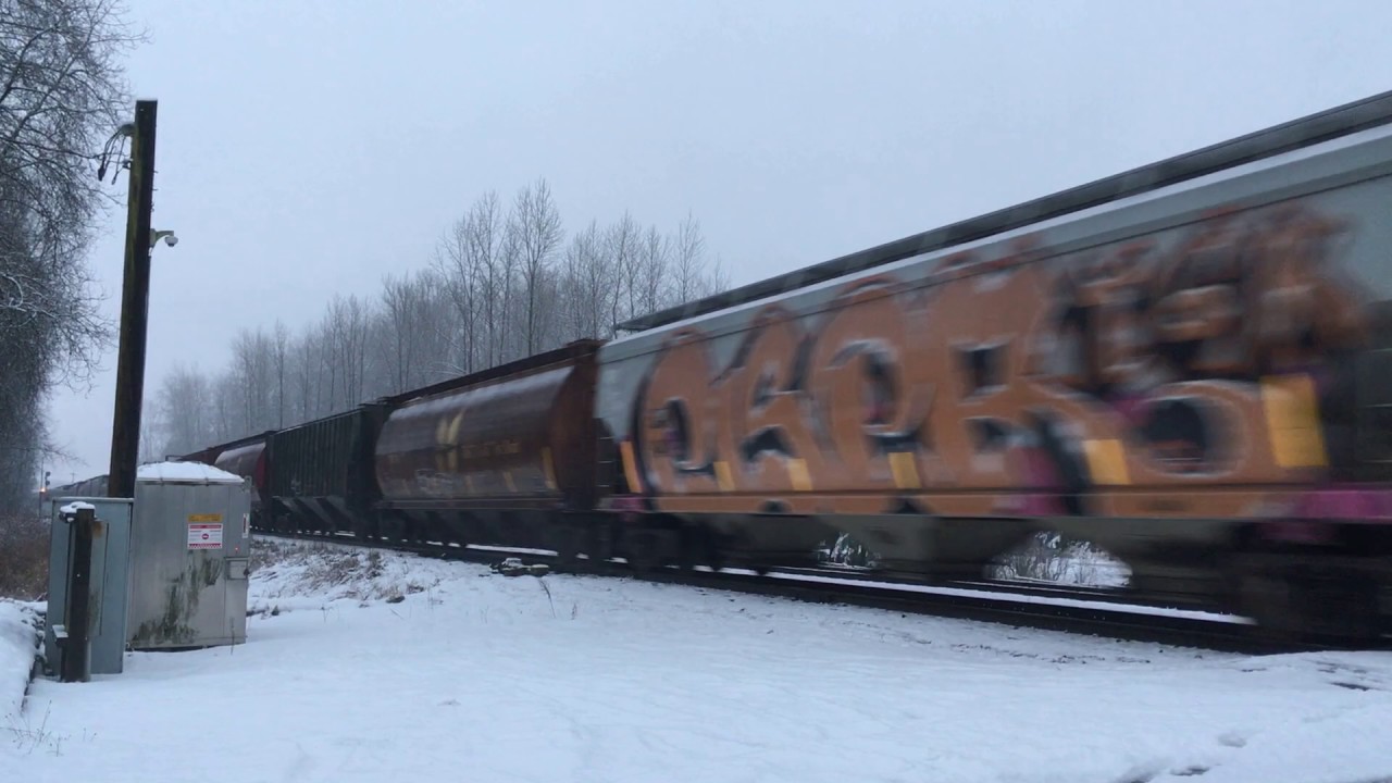 Trains BC 2016 CN 310 (Mixed) @ Hatzic BC Canada 26DEC16 SD70M-2 8881 Leading