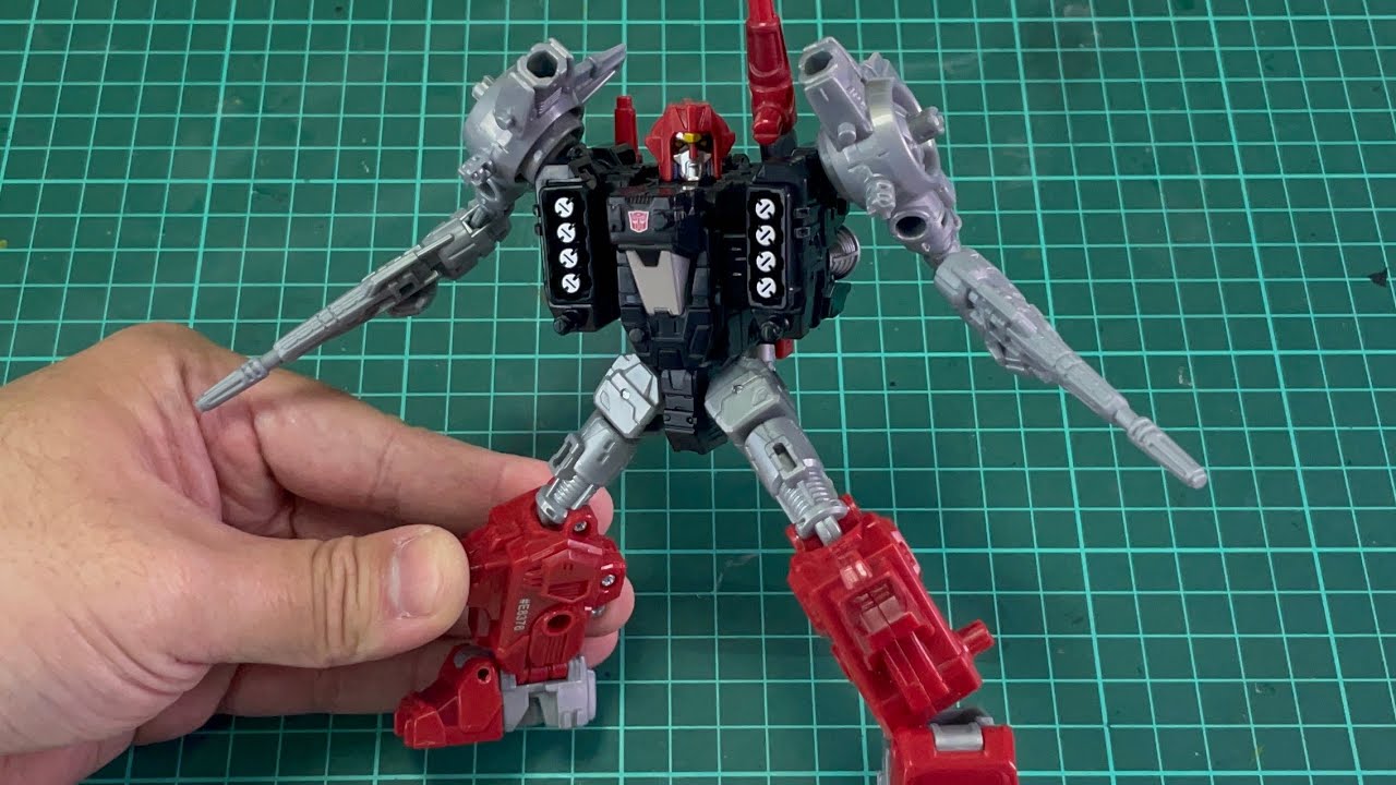 Transformers Generations Selects Siege WFC-GS04 Powerdasher Cromar (Robot mode to Spacecraft mode)