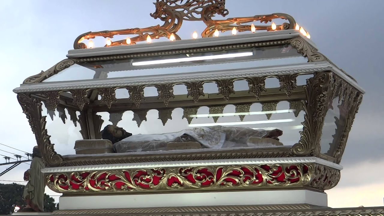 Salida de la Procesión del Santo Entierro de Cristo. Izalco 2015.