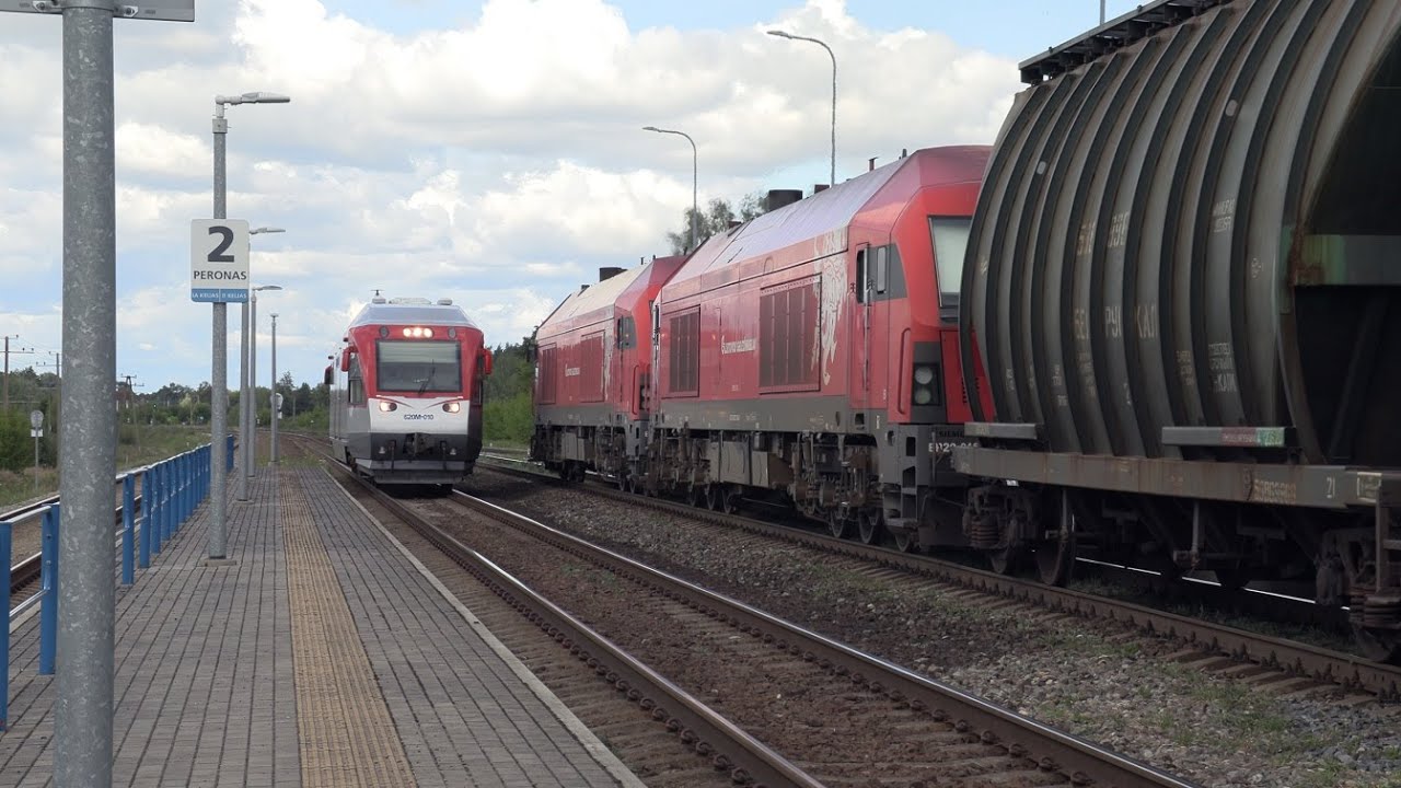 Тепловозы ER20-013+018 и рельсовый автобус 620М-010 / ER20-013+018 and 620M-010 railcar