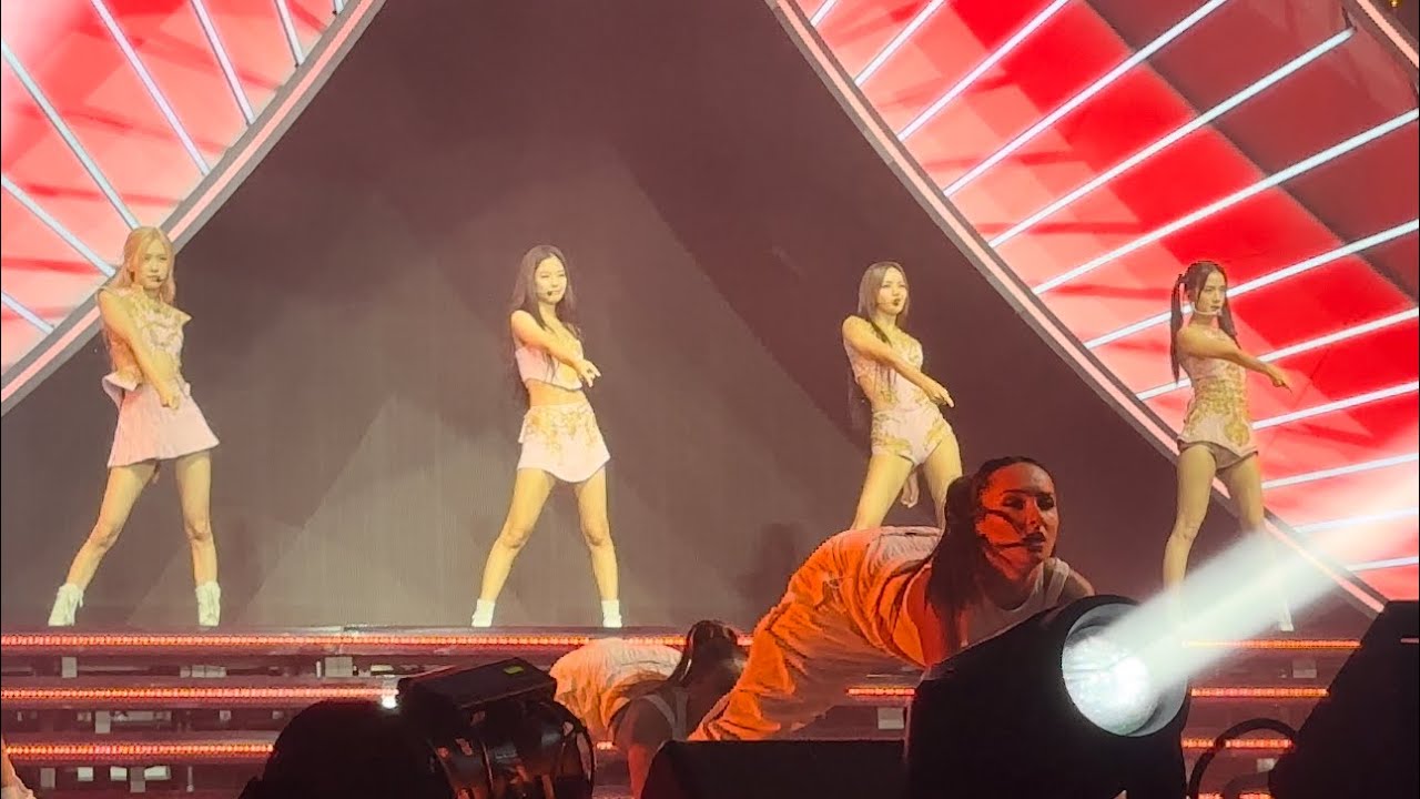 4K Pink Venom Blackpink Fancam VIP Pit 1st Row MetLife Encore Concert Day 2 #blackpink #Coachella