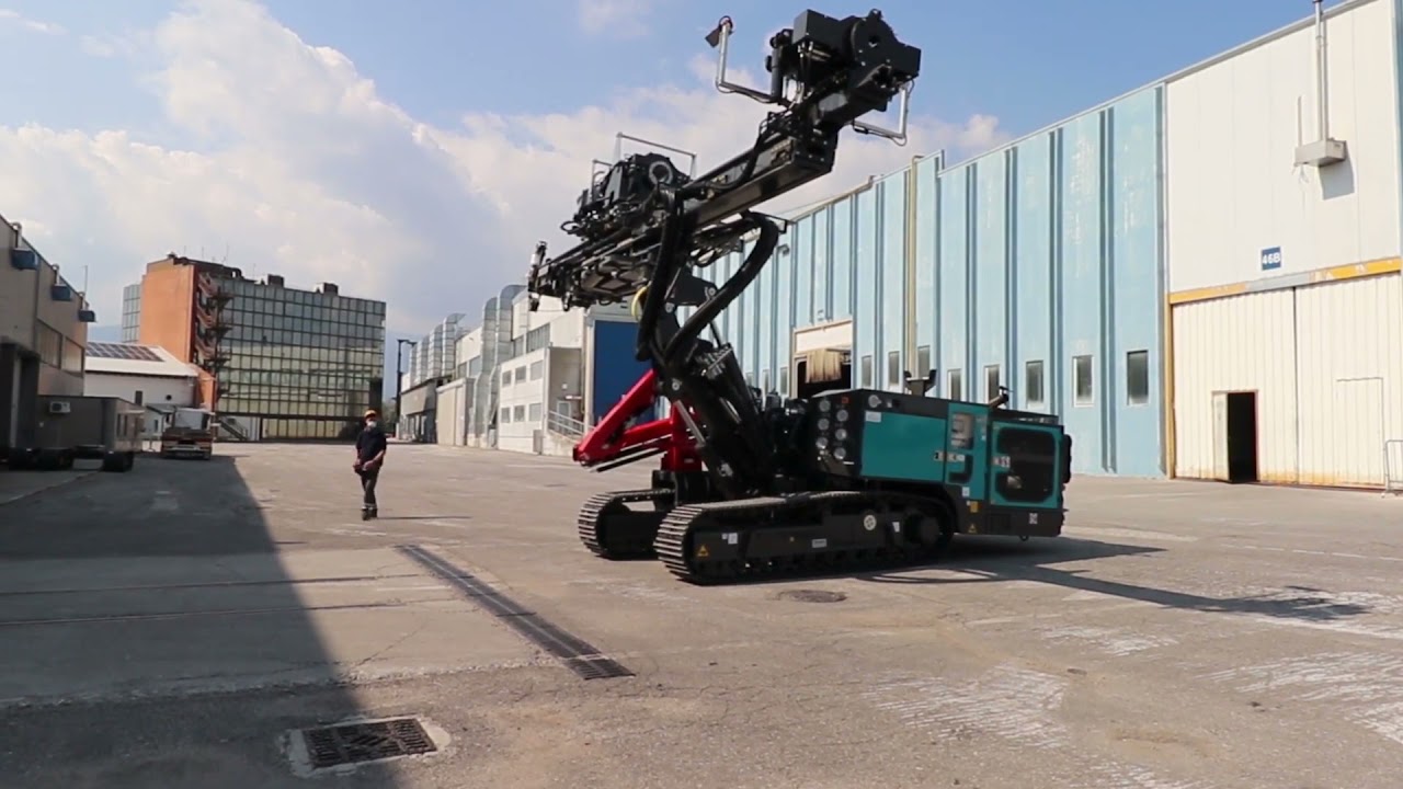 M9 XP 2 Hydraulic Crawler Drill