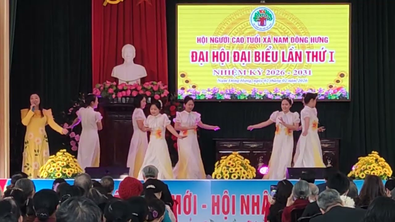 Bài XINH TƯƠI VIỆT NAM - tiết mục hát, múa  do giáo viên trường MN Đông Động thể hiện 02/02/2026