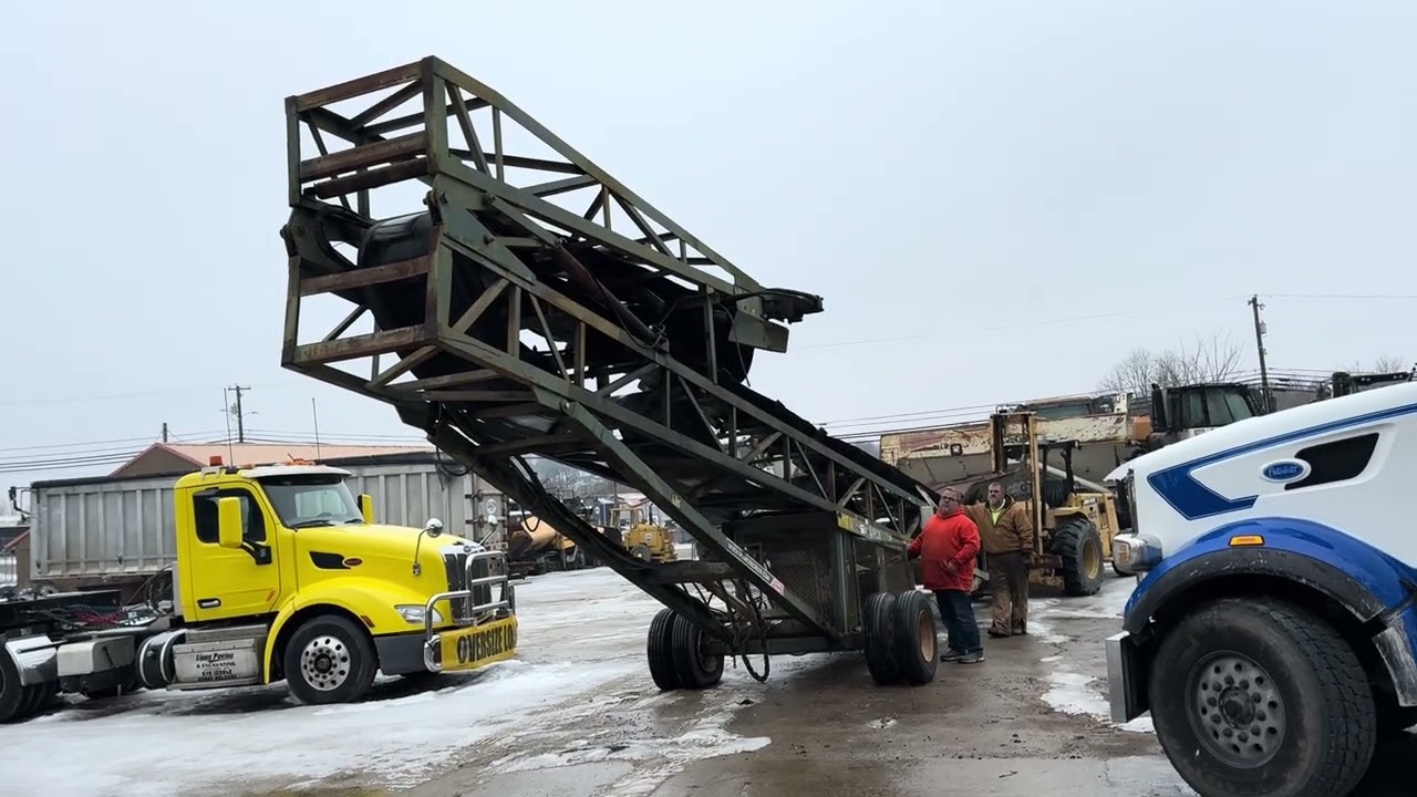 Lot 244: 2005 MGL Portable Stacking Conveyor