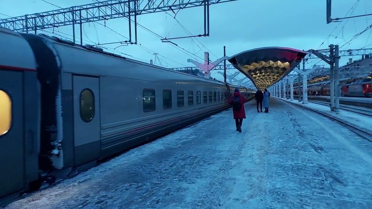 Таврия! 18-ть вагонов! Отправление ЭП20-054 с поездом №007/008 Санкт-Петербург - Севастополь!