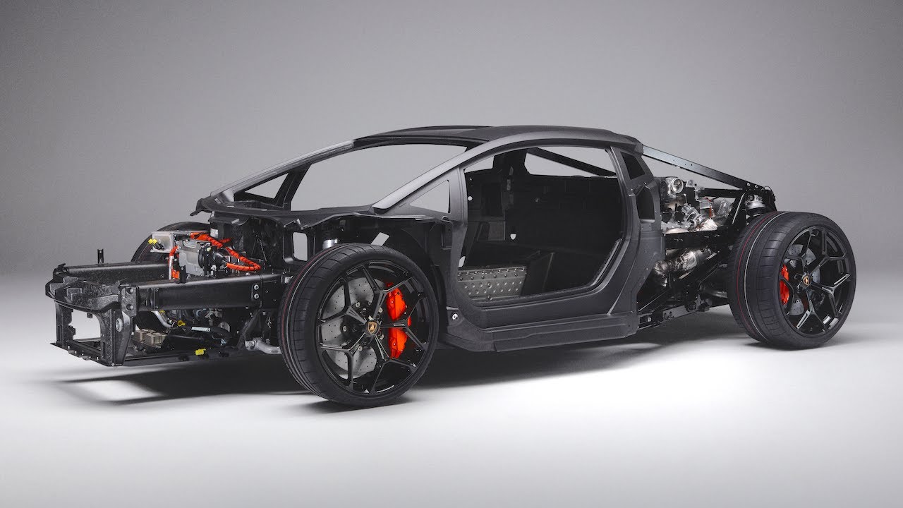 Rouven Mohr Describes the Lamborghini LB744 Revuelto Carbon Fiber Chassis