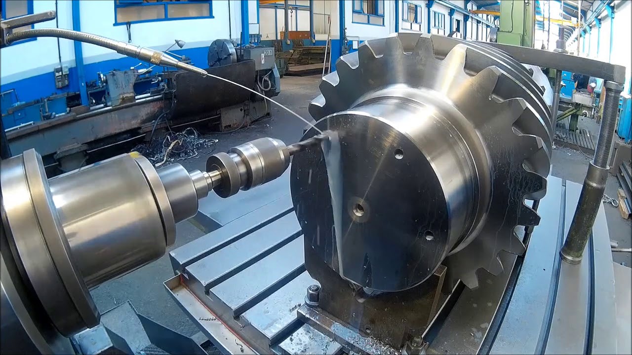 Piñon helicoidal (taladrado y roscado)...(Drilled and threaded helical pinion)
