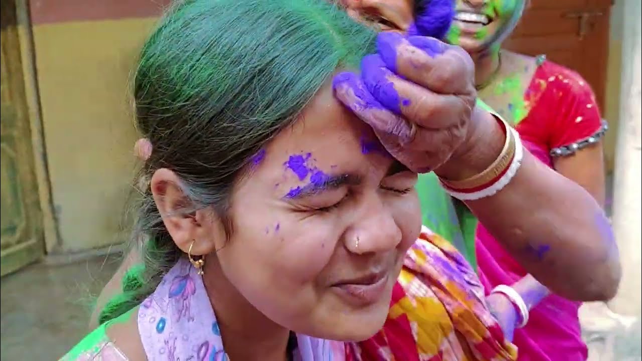 Gao Ke Holi Celebration /Bhabhi Ke Sath Aisa Holi Manate Hai Dekhlo/Devarji Holi Putai in Bhabhi 