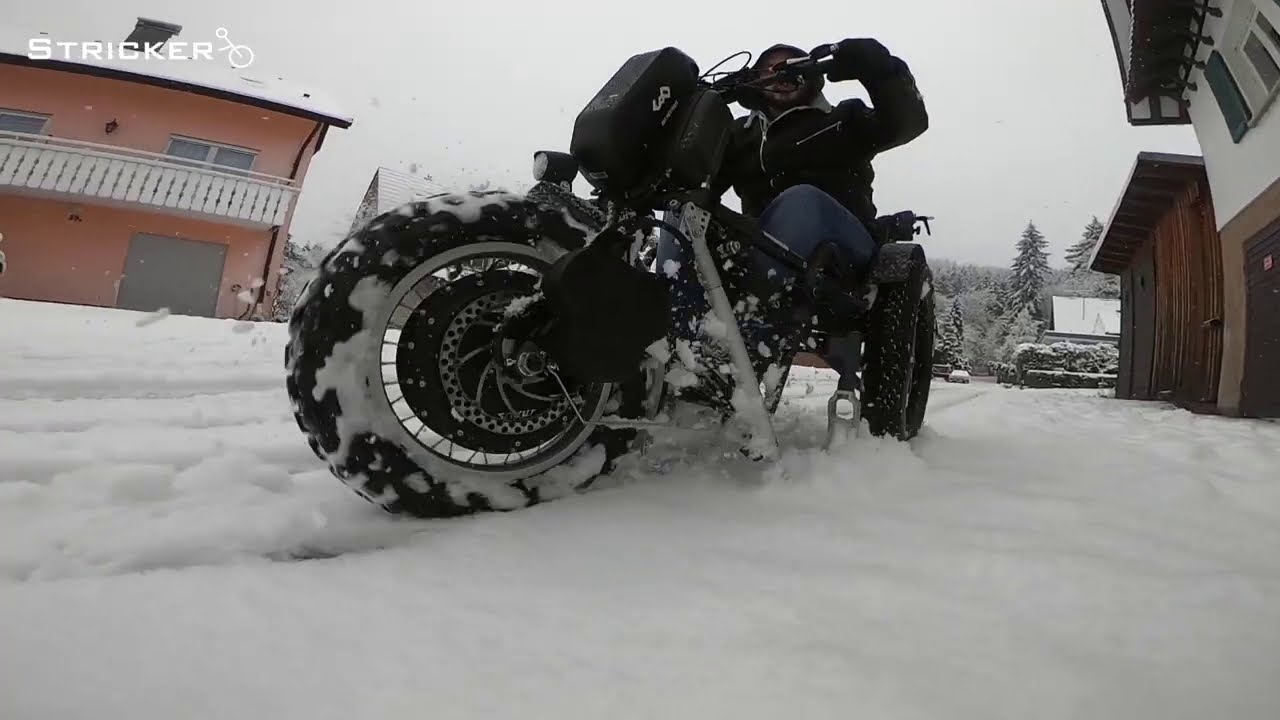 Nueva Stricker Crossbike rodando en la nieve