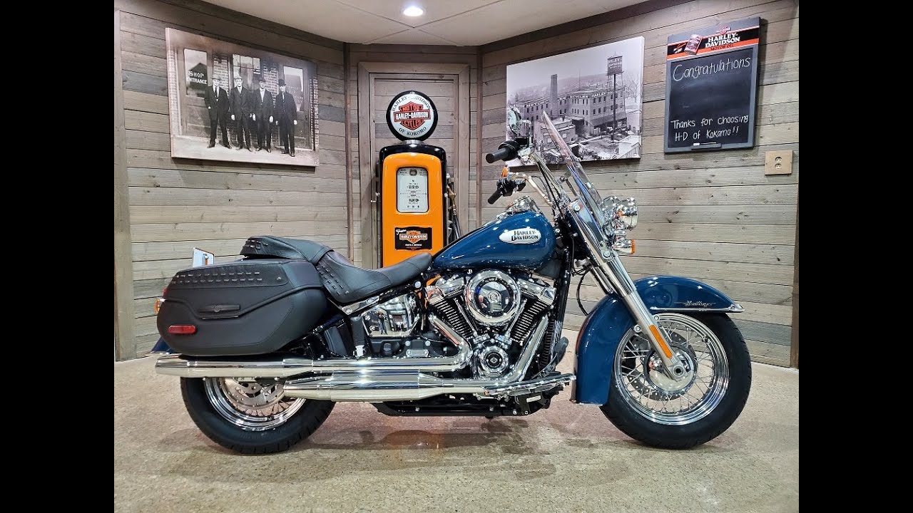 2021 Harley-Davidson Softail Heritage Classic FLHC-Billiard Teal.