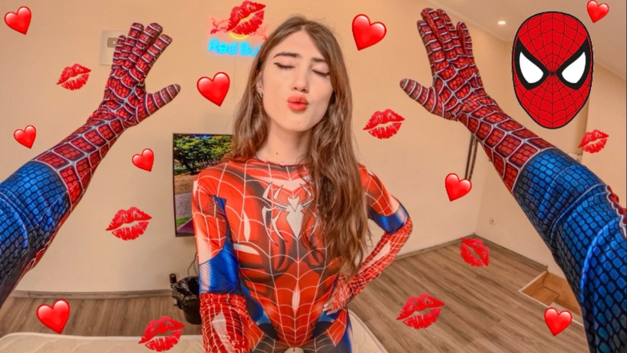 SPIDER-MAN VS CRAZY GIRL IN LOVE (Parkour Love POV)