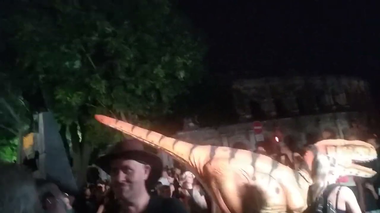 ouverture des 70 ans de la f&eacute;ria de N&icirc;mes avec la pegoulade sur le th&egrave;me du cin&eacute;ma(1)