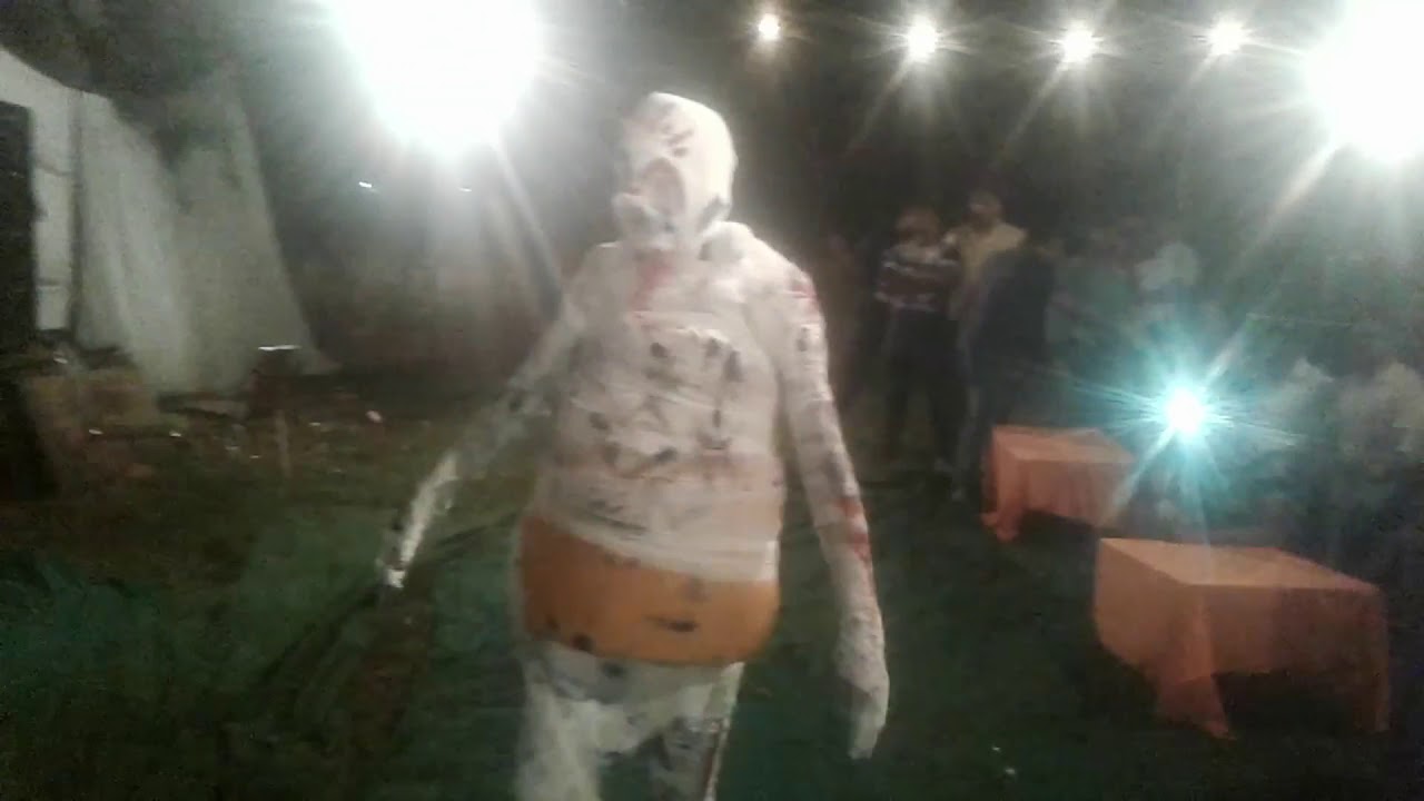 पट्टियों से  ढकी ताड़का_ Ramlila 2017|Tadka Vadh(Raghunath Dramatic Club) Sec.15, Panchkula.