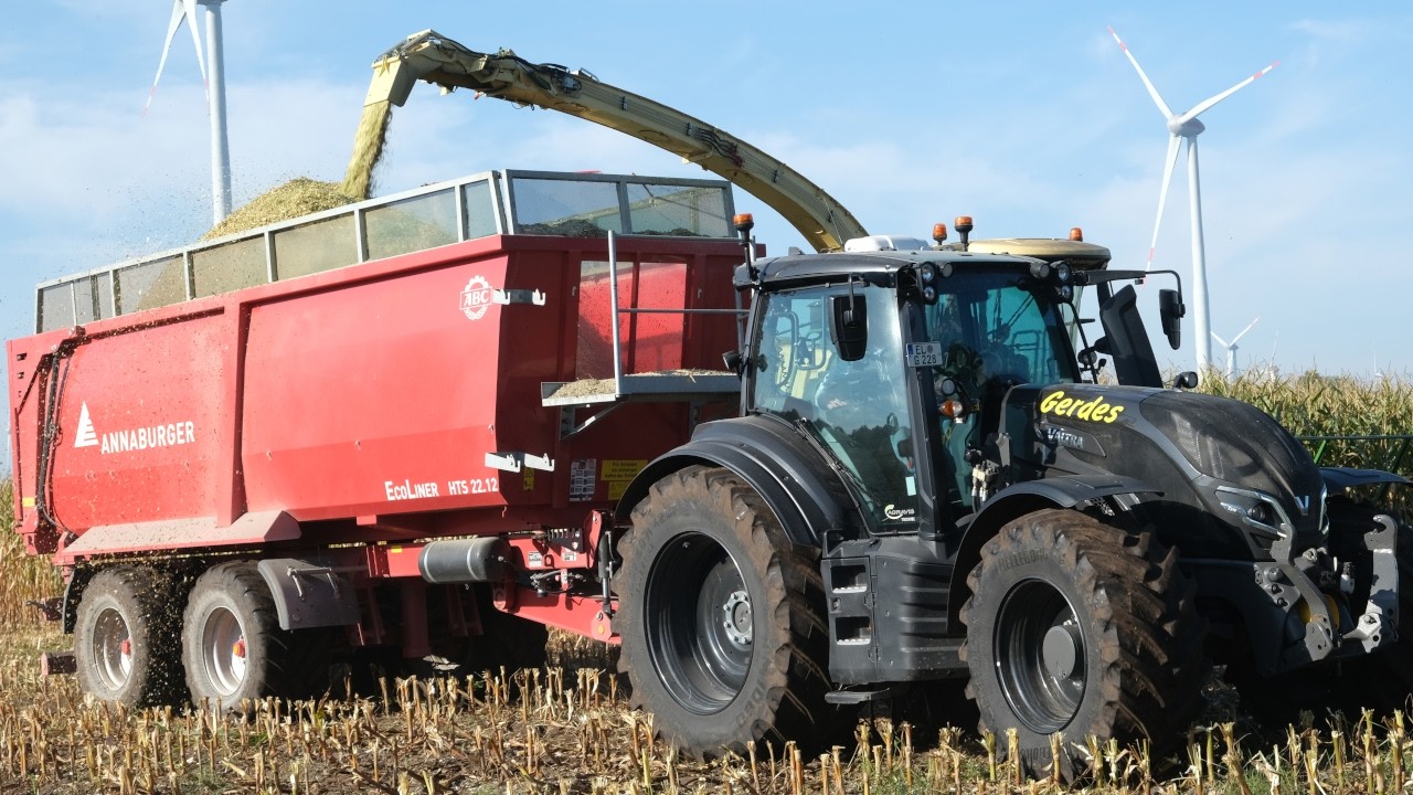 Maisernte bei Hünteljans in Lorup (Emsland) 2024