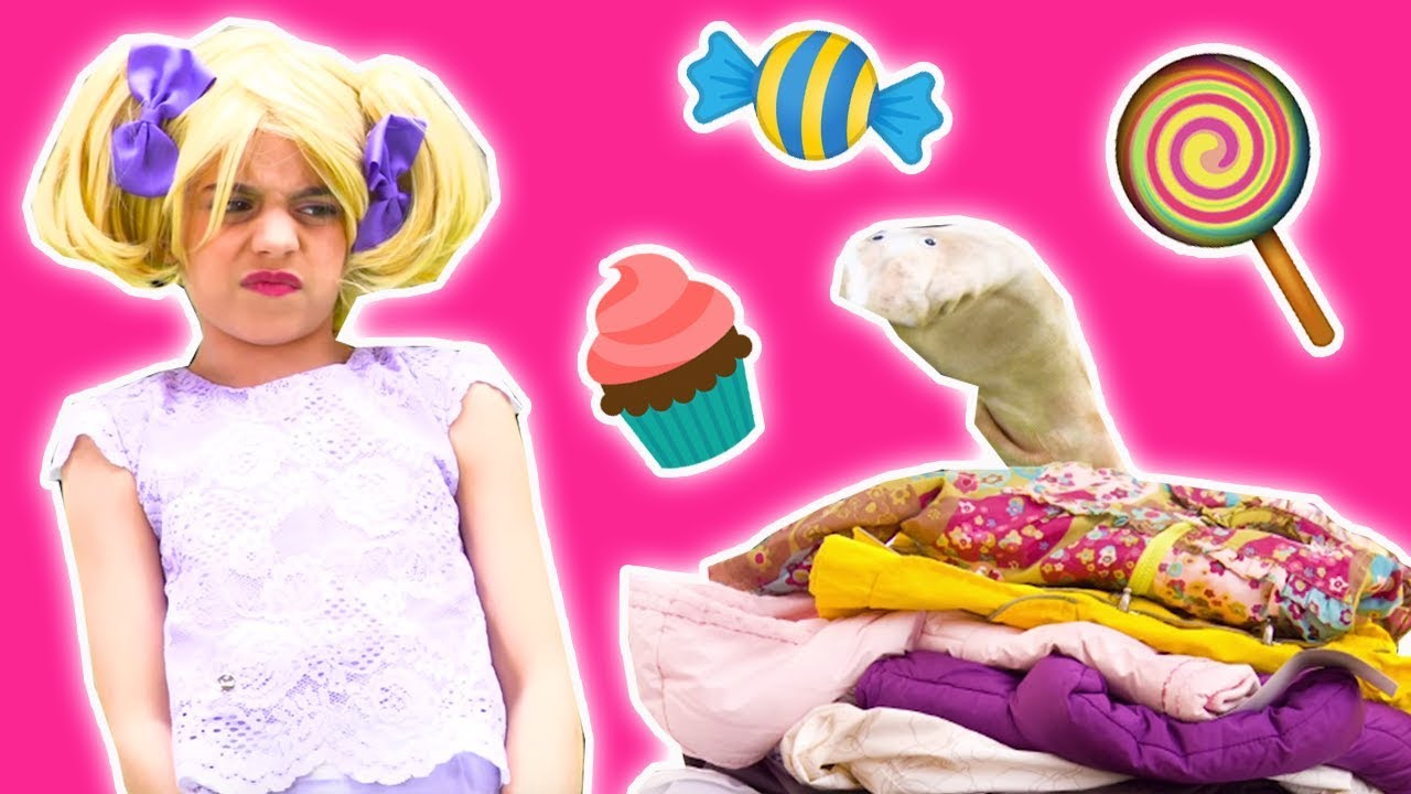 ESME GETS STUCK INSIDE THE COUCH 🛋️ Magical Diary Search - Princesses In Real Life | Kiddyzuzaa
