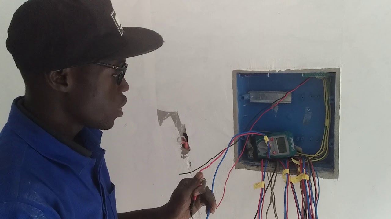 Électricité ci Kallaama wolof - repérage de file d'arrivée - teste une continuité par Djibril Ndior