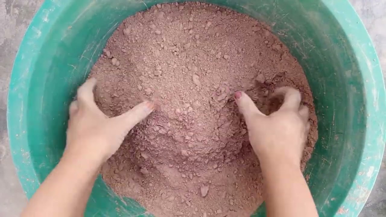 Pure red dirt Dry crumbling ♥️♥️♥️🤤🤤🤤
