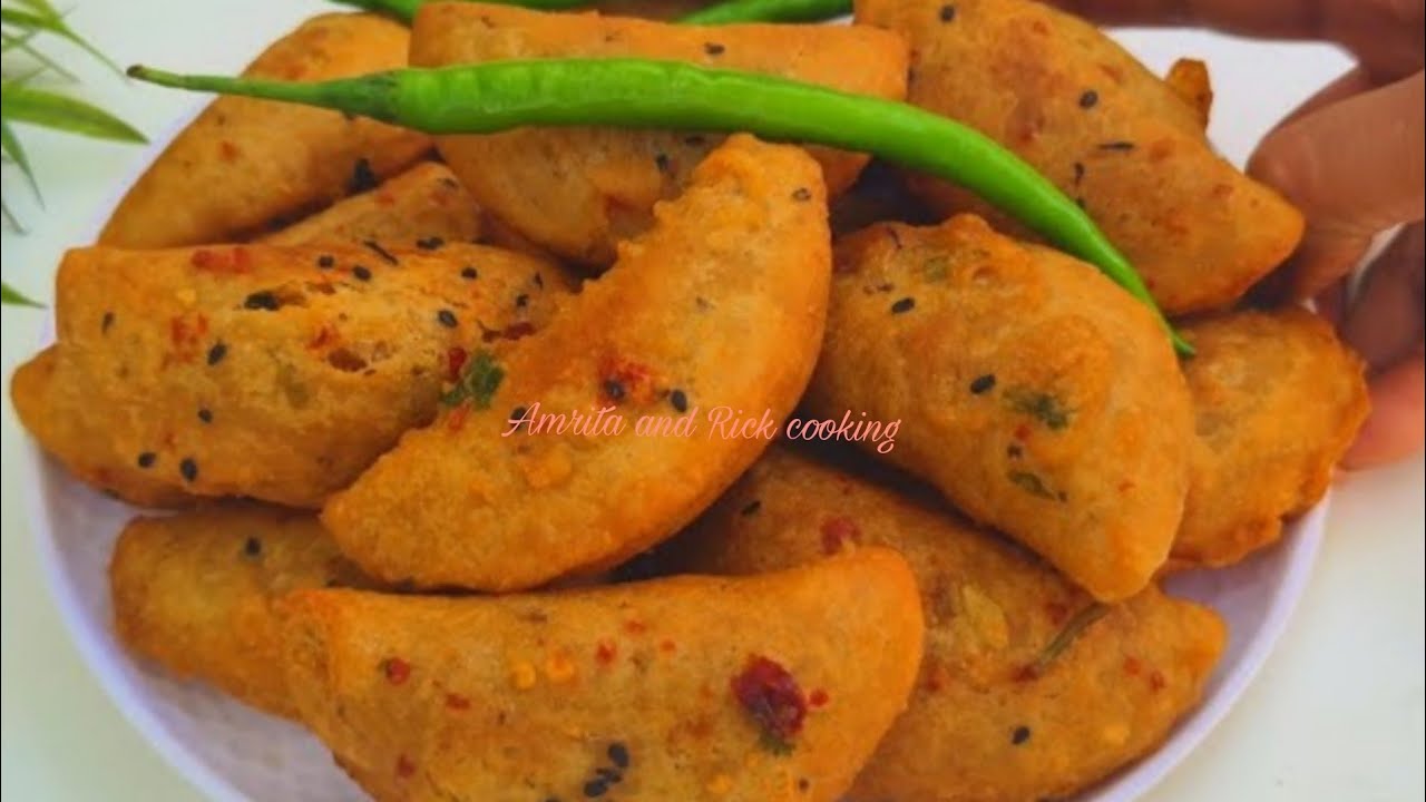 জিভে জল আনা আলু আর চালের আটা দিয়ে তৈরী ভীষণ মুখরোচক টিফিন রেসিপি  Brackfast Recipe. Bengali Recipe.