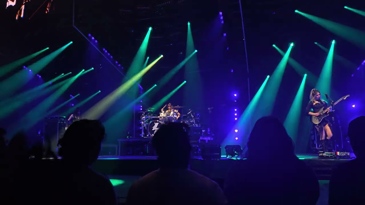 Escapism by The Warning live at Auditorio Telmex in Guadalajara 13/02/2025