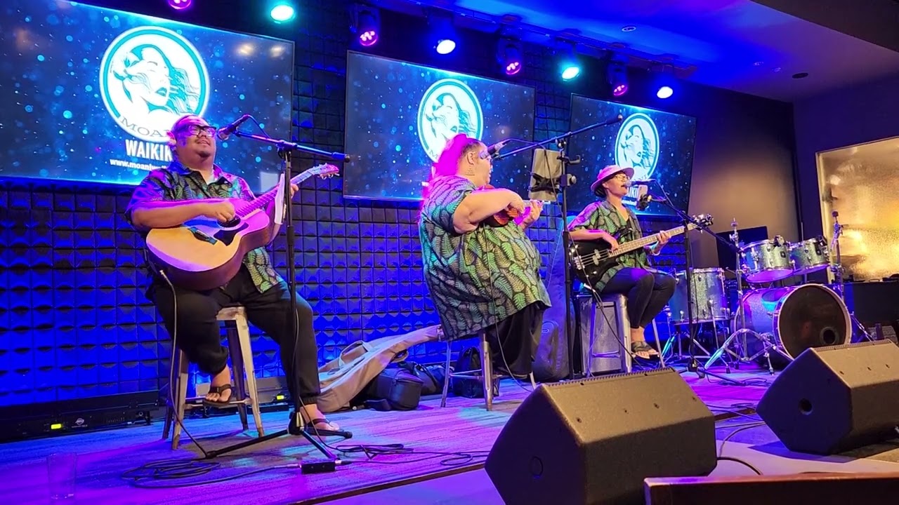 Uheuhene - Kaleo O Kalani Medley