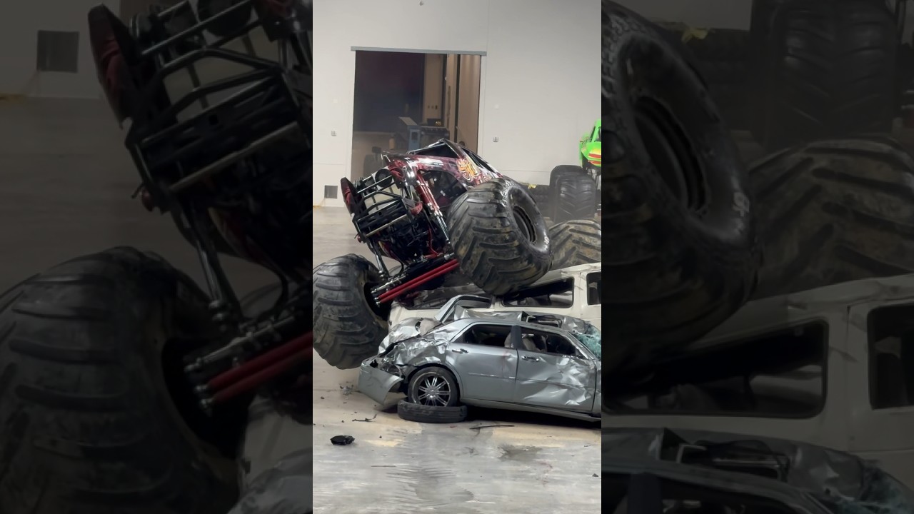 Monster Truck Nitro Tour Skull Krusher Car Crush #monstertruck #motorsport #carcrush