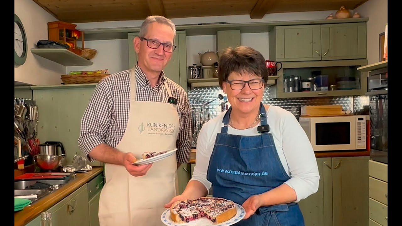 Einfach und lecker: Heidelbeertarte mit Kreisbäuerin Renate Ixmeier und Chefarzt Dr. Mathias Bender