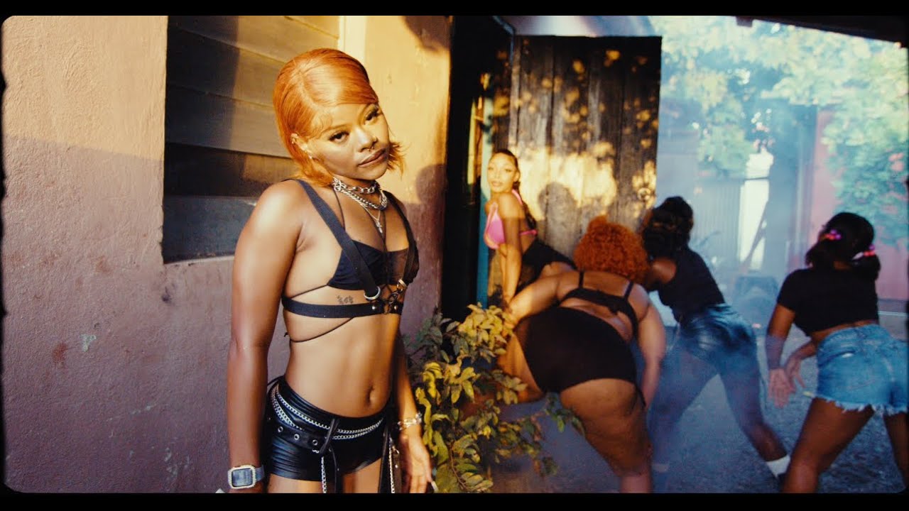 BadSkyla - Muckbang (Official Video)