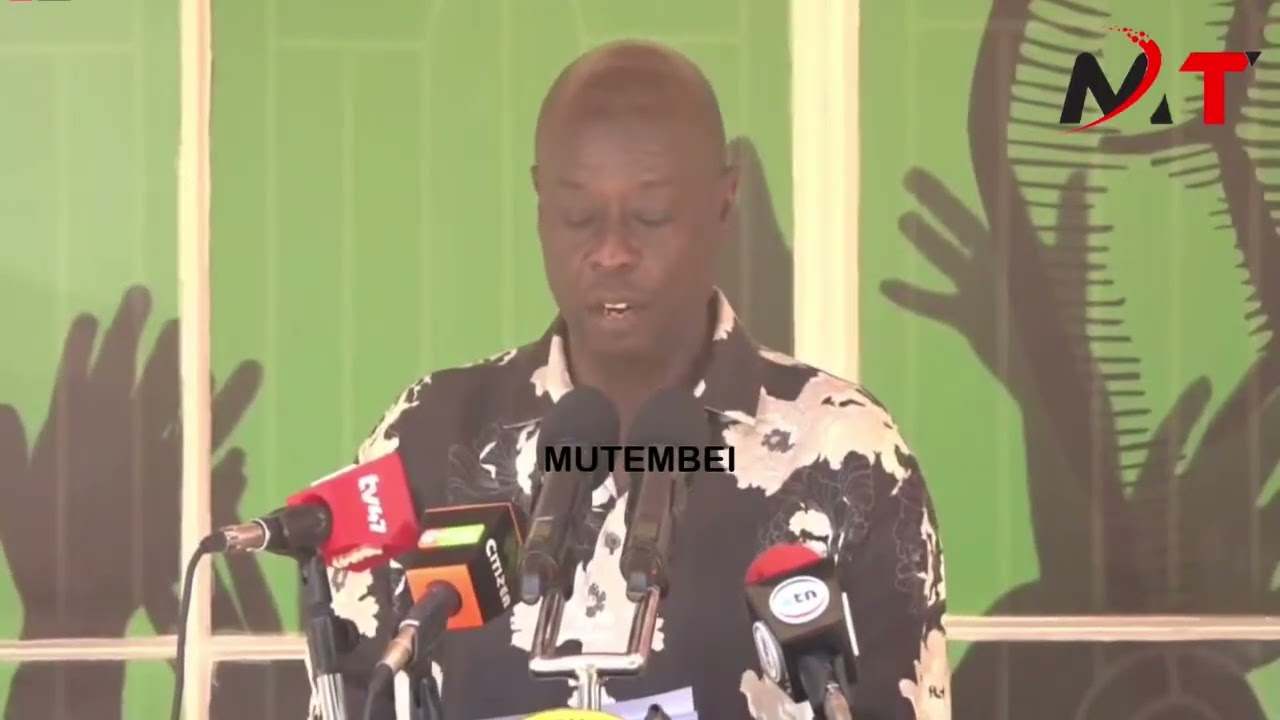 RUTO IF YOU GO AND DANCE IN MANDERA PODIUM! TELL THEM WHY YOU ARE MAKING THEM SUFFER! GACHAGUA!!
