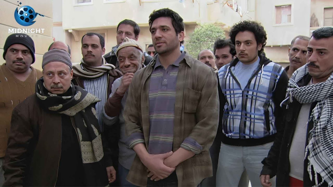أهل الحارة اتجمعوا كلهم ووقفوا قدام البلطجي ورجالته .. شوفوا عمل معاهم ايه