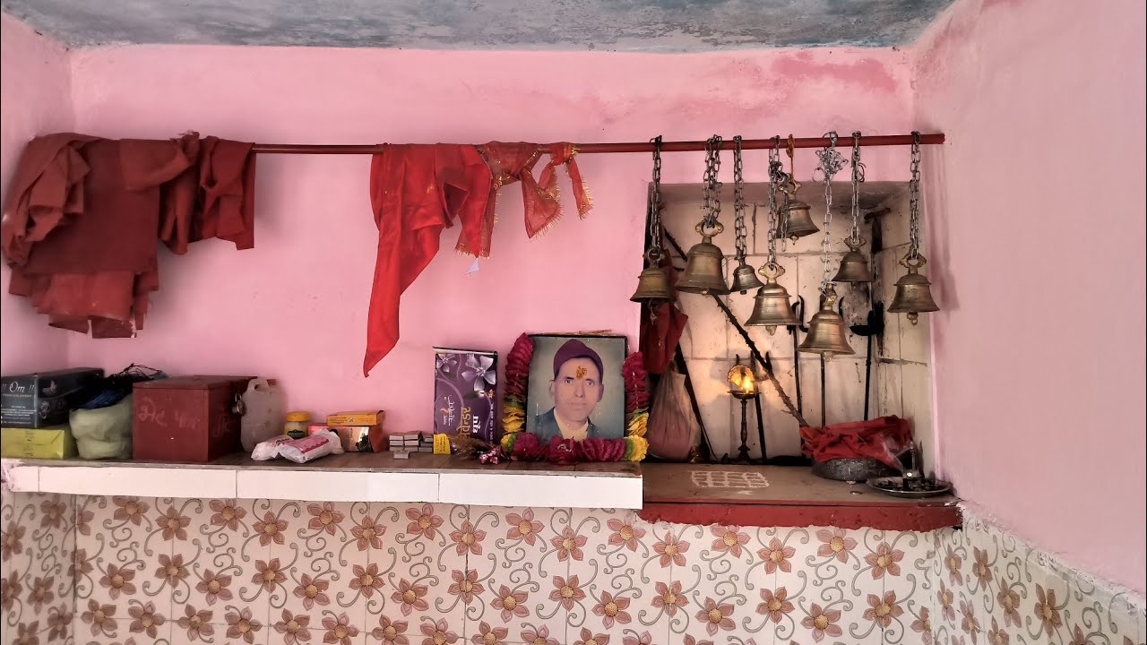 आज अपने ईष्ट देवता के मन्दिर में पूजापाठ किया।