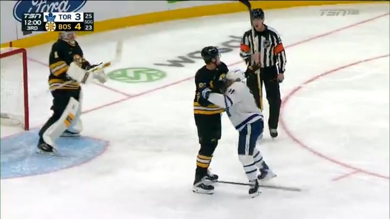 Max Domi jette les gants contre le g&eacute;ant Zadorov!