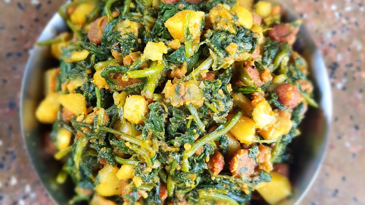 বানিয়ে ফেলুন দারুণ স্বাদের এই নতুন রান্না (পালং শাক,মুলো, আলু ও বড়ি দিয়ে) পালং শাকের ডালনা।