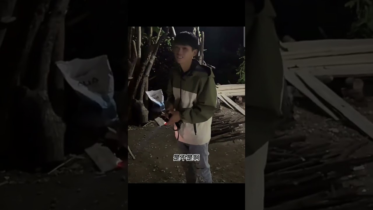 小潘跟小舅商量打水井的位置，厕所旁边不合适，那个位置更优费用相对少点。
