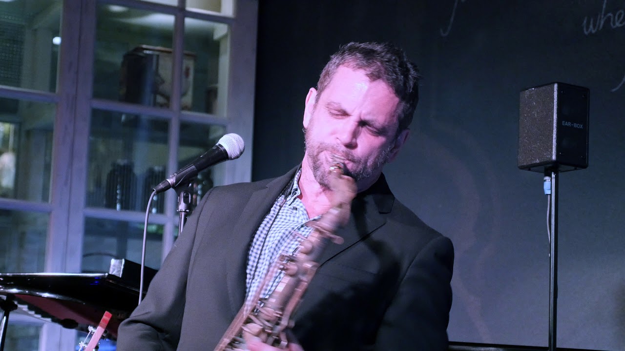 Andy Snitzer performing 